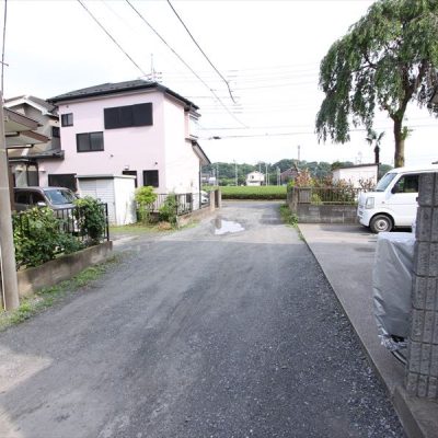 位置指定道路なので、車の通り抜けもないので安心です。