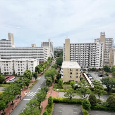 周辺施設も充実の好立地に建つファミリー向けマンションです。