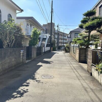 前面は幅員4m私道43条但し書き道路(協定書有）に接道