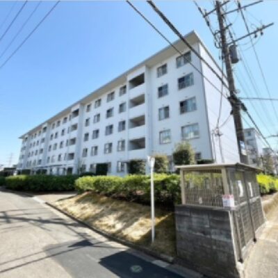 周辺施設も充実の好立地に建つファミリー向けマンションです。