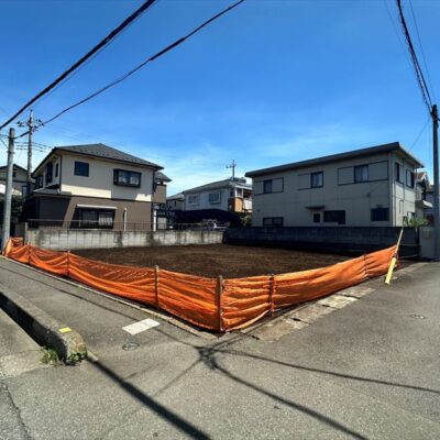 日当たりの良さと開放感が魅力の角地。